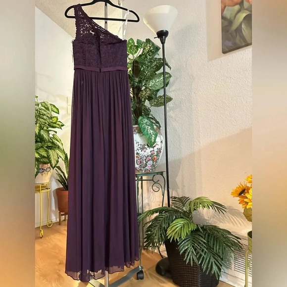 David’s Bridal body lace plum dress size 4 - Picture 4 of 16